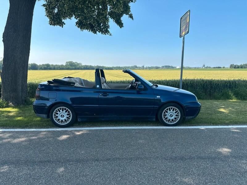 Blau Gebraucht 2002 VW Golf Cabriolet Edition Cabrio | 4.000 € (Fairer Preis) - Bild 1/4