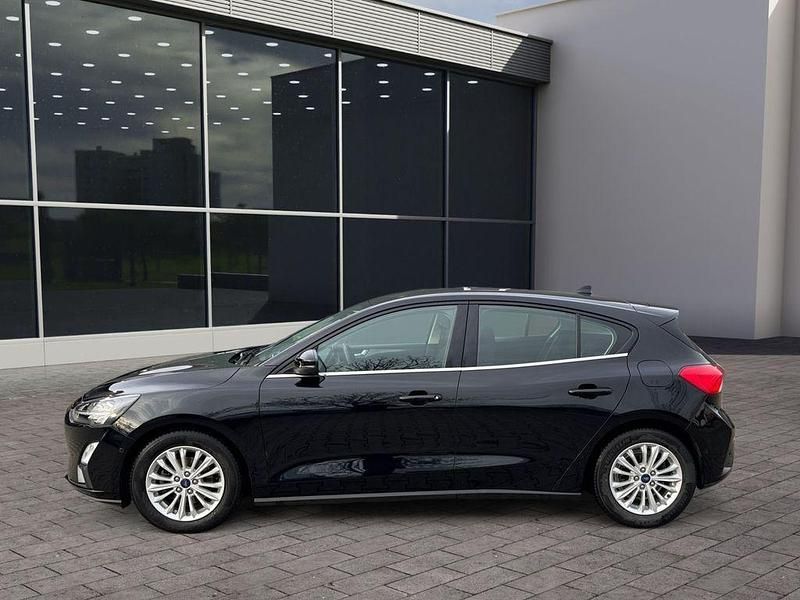 Gebraucht Ford Focus Titanium 120 PS (88 kW) 2020 Obsidianschwarz metallic Limousine