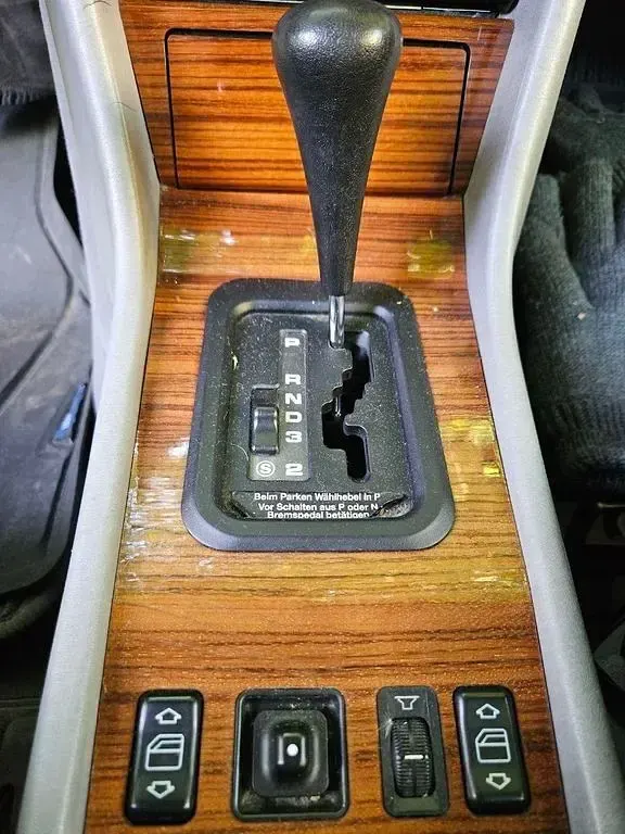 Gebraucht Mercedes E200 118 PS (86 kW) 1990 Weiß Limousine