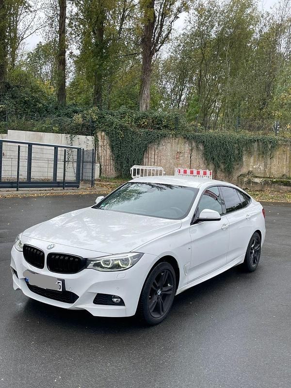 Weiß Gebraucht 2016 BMW 320 Gran Turismo M Sport Limousine | 16.990 € (Fairer Preis) - Bild 1/4