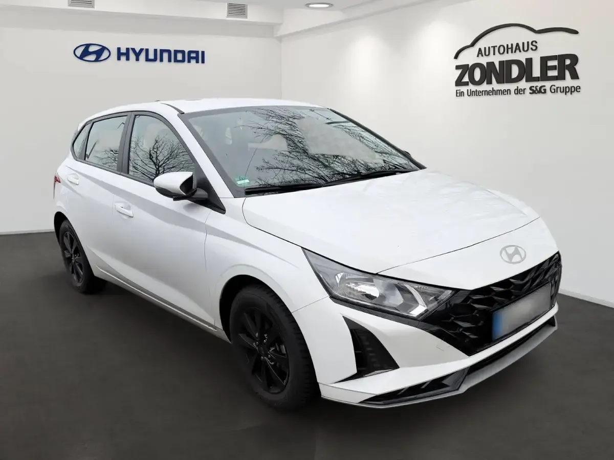 Gebraucht Hyundai i20 Select 101 PS (74 kW) 2025 Sol (weiss Kleinwagen