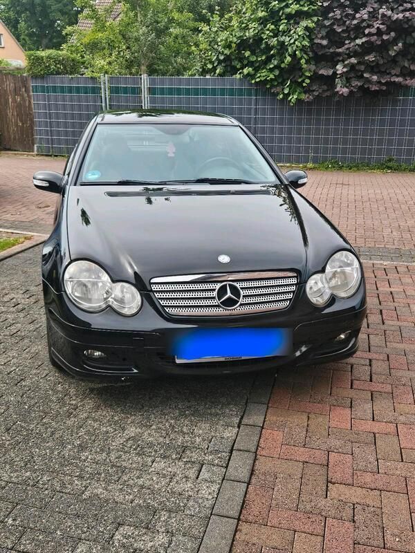 Schwarz Gebraucht 2007 Mercedes C180 Coupé | 3.475 € (Fairer Preis) - Bild 1/4