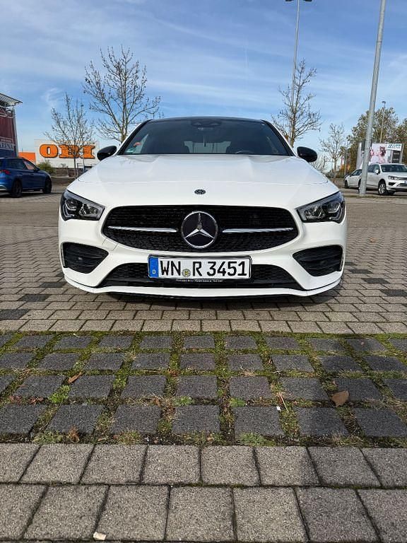 Weiß Gebraucht 2021 Mercedes CLA180 Edition Limousine | 32.999 € (Fairer Preis) - Bild 1/4