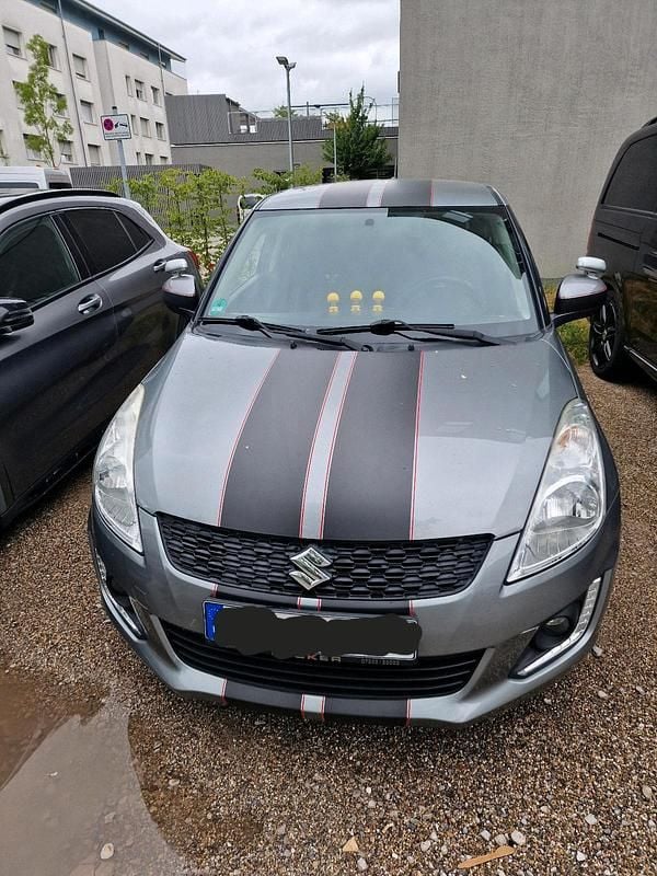 Grau Gebraucht 2016 Suzuki Swift Comfort Kleinwagen | 8.900 € (Fairer Preis) - Bild 1/4