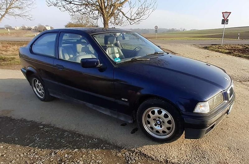 Gebraucht BMW 316 105 PS (77 kW) 1999 Blau Limousine