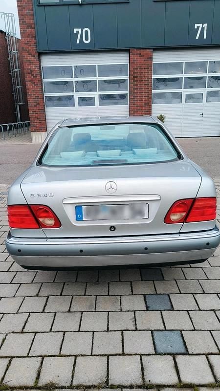 Gebraucht Mercedes E240 170 PS (125 kW) 1999 Silber Limousine