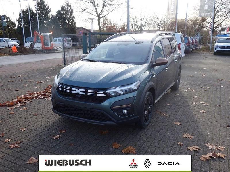 Neu Dacia Jogger Extreme 101 PS (74 kW) 2025 Zedergrün Van / Kleinbus