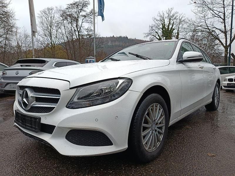 Weiß Gebraucht 2015 Mercedes C180 Kombi | 11.800 € (Guter Preis) - Bild 1/4