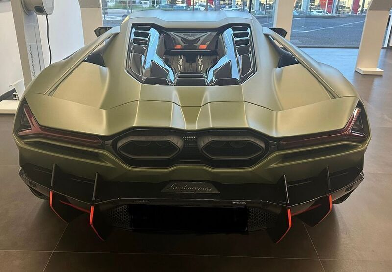 Grau Gebraucht 2024 Lamborghini Revuelto Coupé | 552.000 € - Bild 1/4