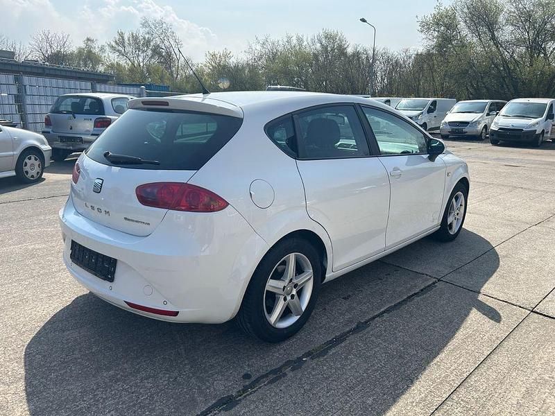 Gebraucht Seat Leon Ecomotive 105 PS (77 kW) 2012 Weiß Limousine
