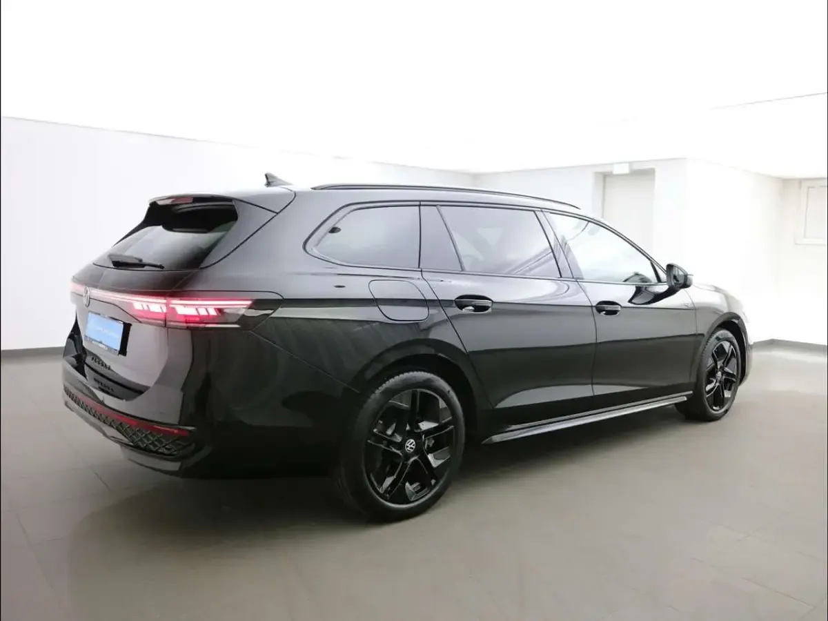 Gebraucht VW Passat Style 272 PS (200 kW) 2025 Grenadillschwarz Kombi