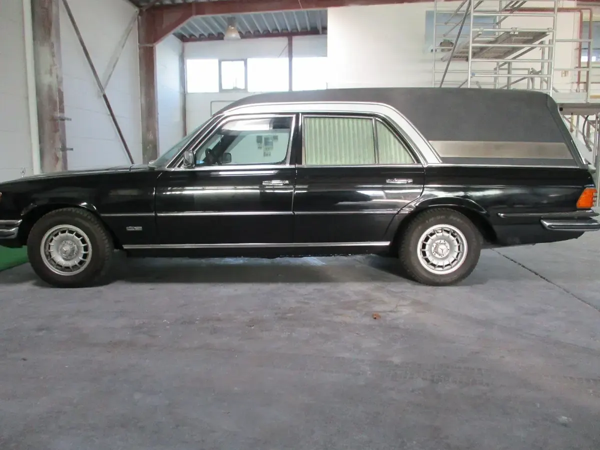 Gebraucht Mercedes 280 160 PS (117 kW) 1975 Schwarz Kombi