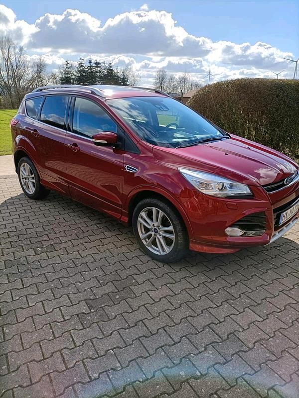 Gebraucht Ford Kuga Titanium 180 PS (132 kW) 2016 Rot SUV