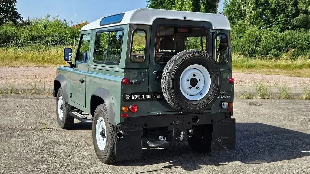 Gebraucht Land Rover Defender 122 PS (89 kW) 2011 Grün Kombi