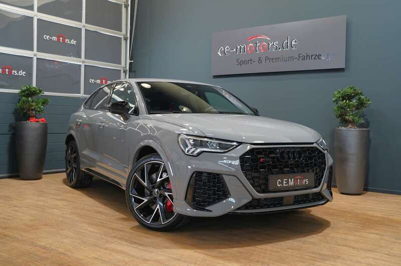 Grau Gebraucht 2023 Audi RS Q3 Sportback Advanced SUV | 61.750 € (Fairer Preis) - Bild 1/4