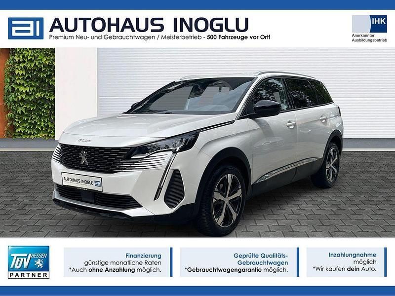 Weiß perlmut weiss (metallic) Gebraucht 2024 Peugeot 5008 Allure Van / Kleinbus | 28.680 € (Superpreis) - Bild 1/4
