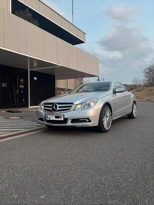 Gebraucht Mercedes E350 306 PS (225 kW) 2009 Silber Coupé