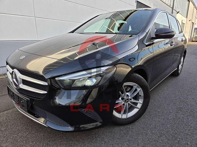 Kosmosschwarz metalliclack Gebraucht 2019 Mercedes B200 Van / Kleinbus | 18.890 € (Fairer Preis) - Bild 1/4