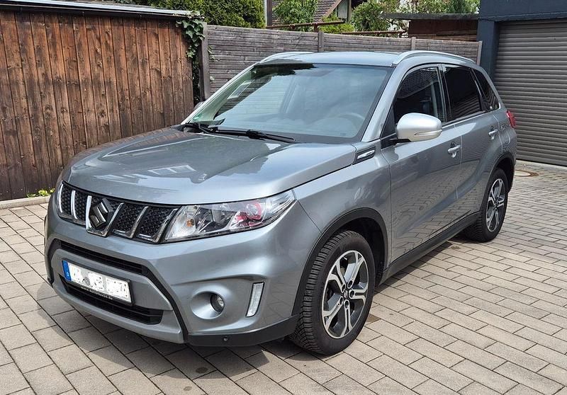 Grau Gebraucht 2018 Suzuki Vitara SUV | 10.750 € (Guter Preis) - Bild 1/4