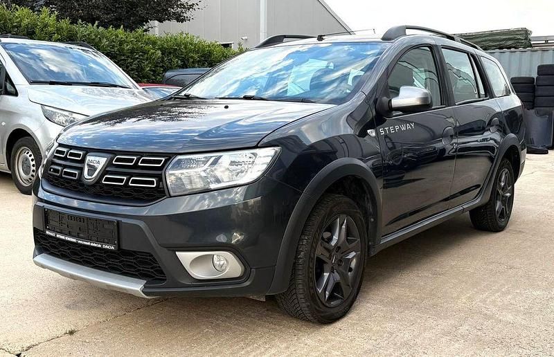 Grau Gebraucht 2017 Dacia Logan Stepway Limousine | 6.490 € (Fairer Preis) - Bild 1/4