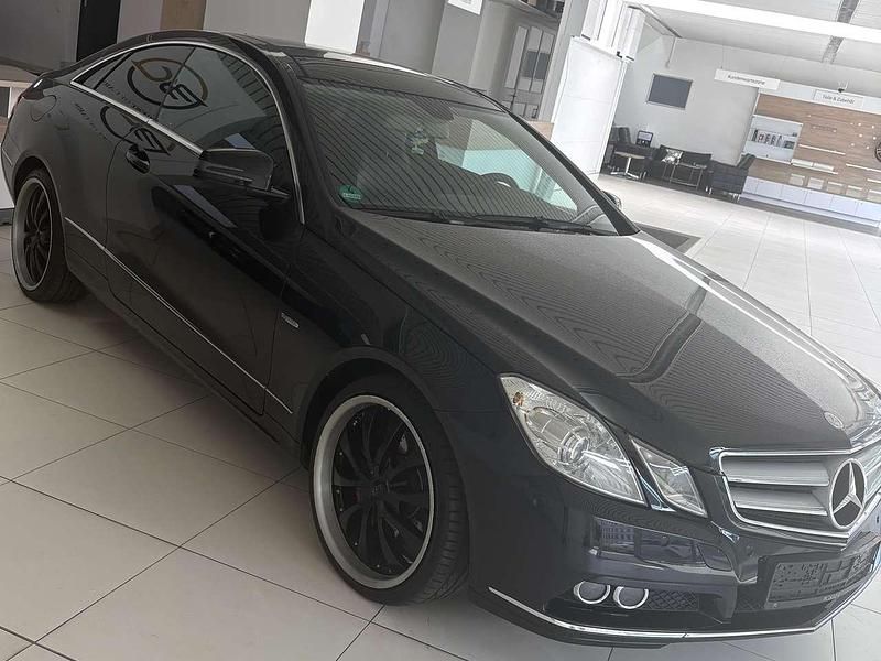 Gebraucht Mercedes E350 292 PS (214 kW) 2010 Schwarz Coupé