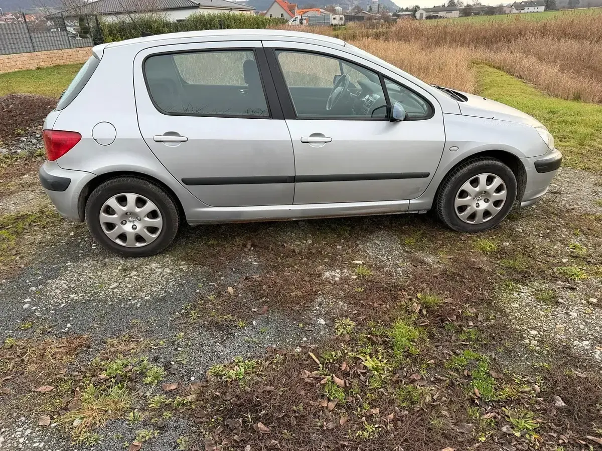 Gebraucht Peugeot 307 109 PS (80 kW) 2001 Silber Kleinwagen