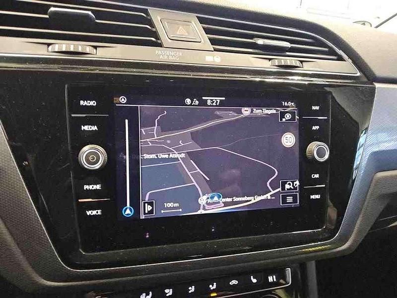 Gebraucht VW Touran Active 150 PS (110 kW) 2022 Weiß Van / Kleinbus