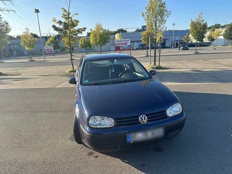 Blau Gebraucht 2001 VW Golf IV Kleinwagen | 1.600 € (Fairer Preis) - Bild 1/4