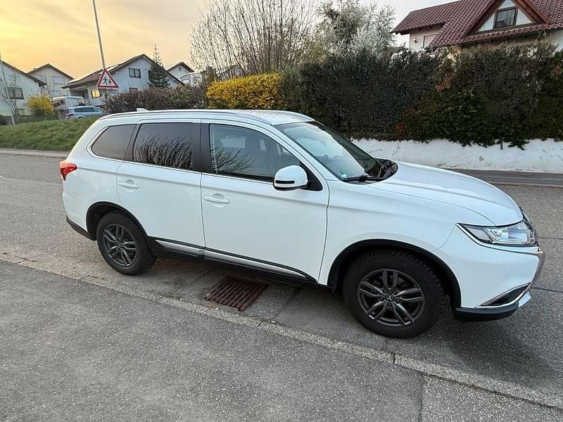 Gebraucht Mitsubishi Outlander Plus 150 PS (110 kW) 2017 Weiß SUV