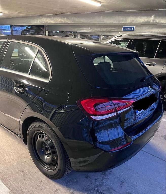 Gebraucht Mercedes A160 109 PS (80 kW) 2021 Schwarz Limousine