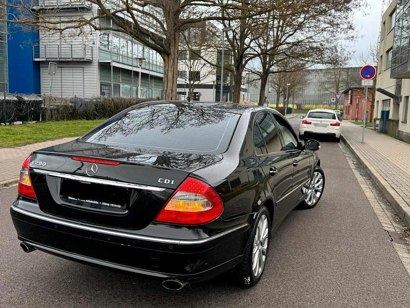 Gebraucht Mercedes E280 Avantgarde 190 PS (139 kW) 2008 Schwarz Limousine