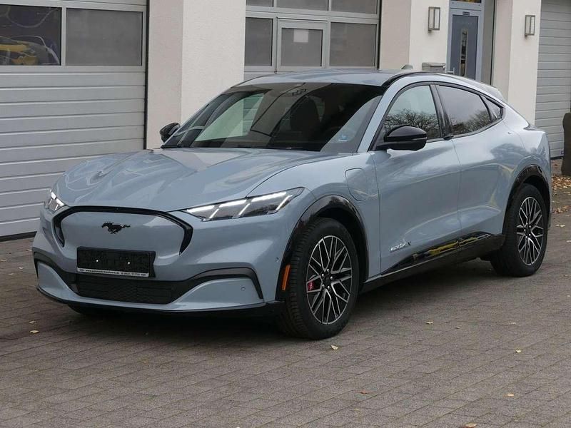Grau Gebraucht 2024 Ford Mustang Mach-E Premium SUV | 44.490 € (Fairer Preis) - Bild 1/4