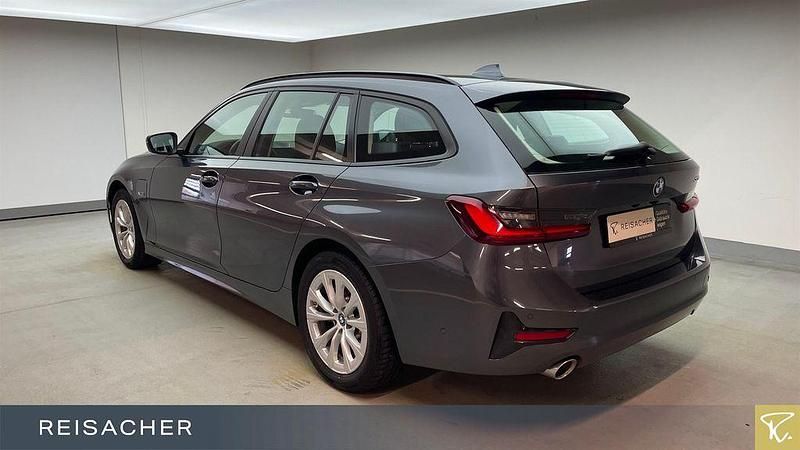 Gebraucht BMW 330e Advantage 292 PS (214 kW) 2021 Grau Limousine
