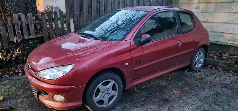 Rot Gebraucht 2007 Peugeot 206 Kleinwagen | 500 € (Superpreis) - Bild 1/2