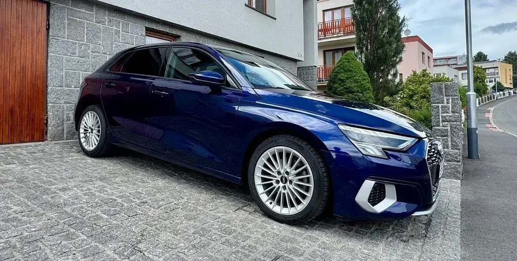 Gebraucht Audi A3 Sport 150 PS (110 kW) 2022 Blau Limousine