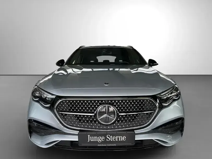 Gebraucht Mercedes E220 AMG 197 PS (144 kW) 2025 Silber Limousine