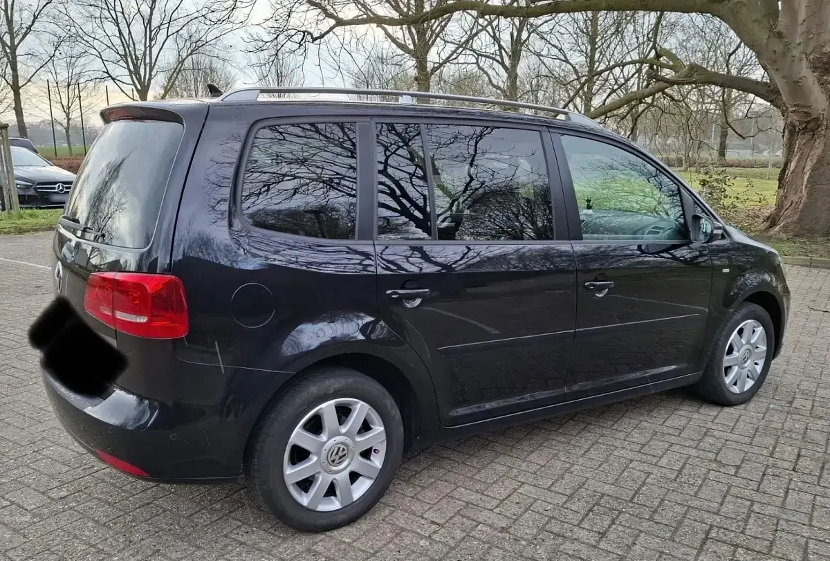 Gebraucht VW Touran Cup 106 PS (77 kW) 2014 Schwarz Van / Kleinbus