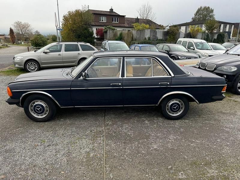 Gebraucht Mercedes 230 132 PS (97 kW) 1981 Blau Limousine