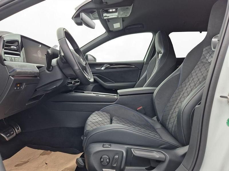 Gebraucht VW Passat IQ Drive 150 PS (110 kW) 2024 Weiß Limousine