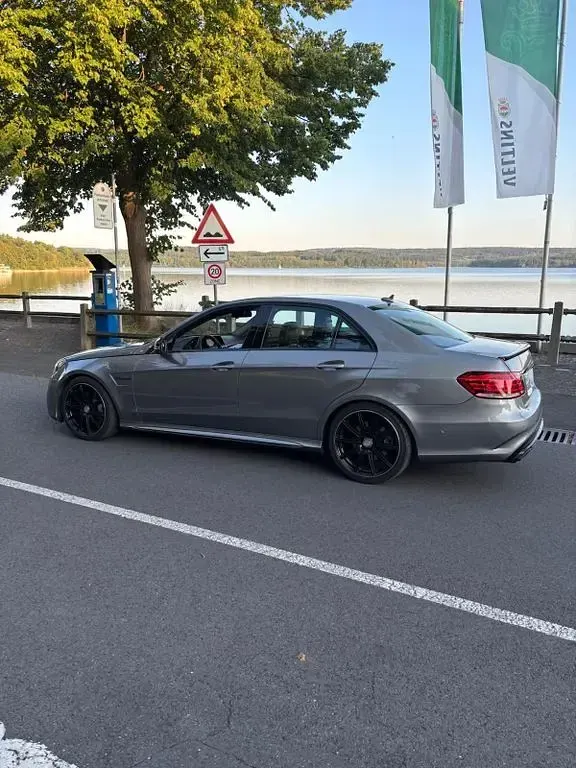 Gebraucht Mercedes E63 AMG AMG 387 PS (284 kW) 2009 Grau Limousine
