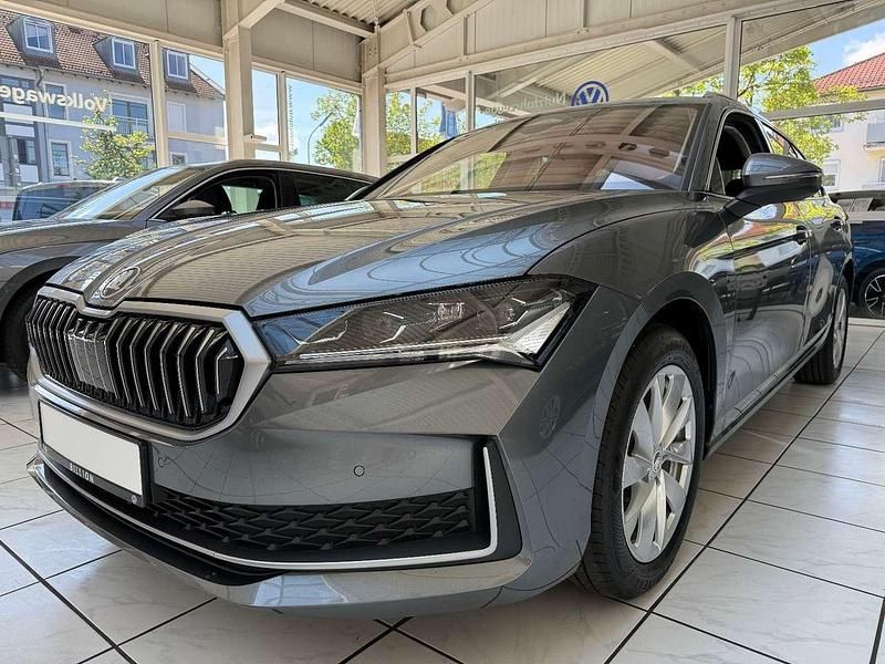 Neu Skoda Superb Selection 150 PS (110 kW) 2025 Graphitegrau metallic Kombi