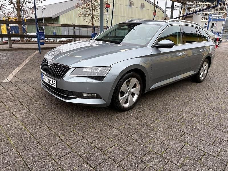 Grau Gebraucht 2016 Skoda Superb Kombi | 13.999 € (Guter Preis) - Bild 1/4