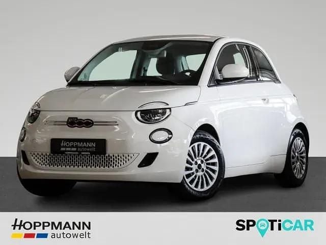 Colore esterno (arktis weiß) Gebraucht 2023 Fiat 500e Basis Limousine | 20.880 € (Fairer Preis) - Bild 1/3