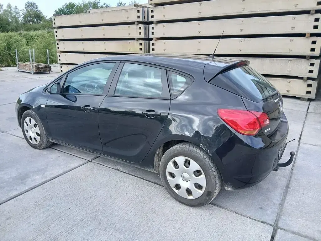Gebraucht Opel Astra Design Edition 87 PS (63 kW) 2012 Schwarz Limousine