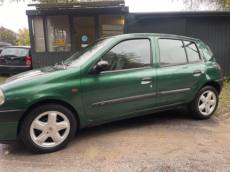 Gebraucht Renault Clio II Basis 58 PS (42 kW) 1999 Grün Limousine