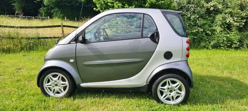 Grau schwarz (metallic) Gebraucht 2002 Smart ForTwo Coupé Pulse Coupé | 3.450 € (Teuer) - Bild 1/1