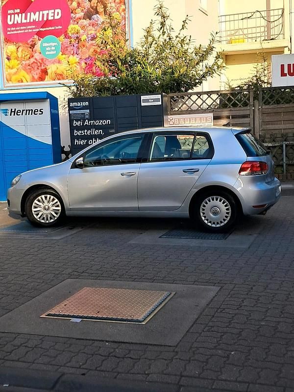 Gebraucht VW Golf VII 105 PS (77 kW) 2012 Grau Limousine