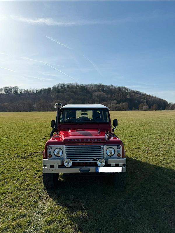 Gebraucht Land Rover Defender 122 PS (89 kW) 2011 Rot Kombi