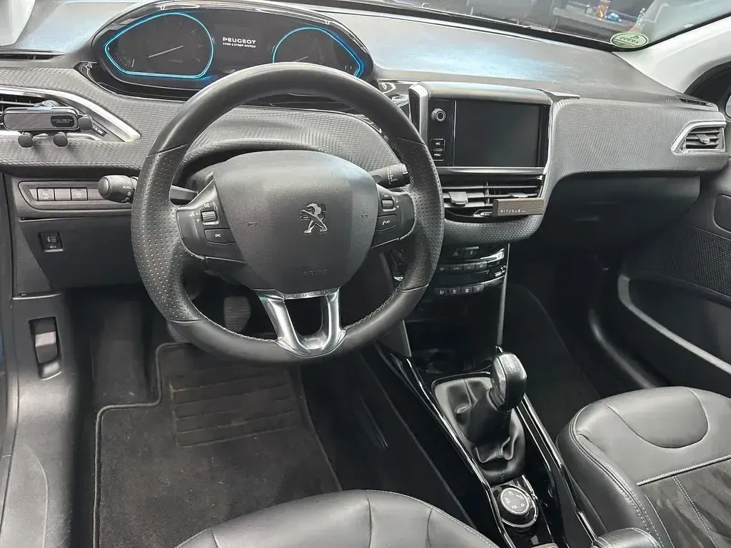 Gebraucht Peugeot 2008 Crossway 110 PS (80 kW) 2018 Grau SUV