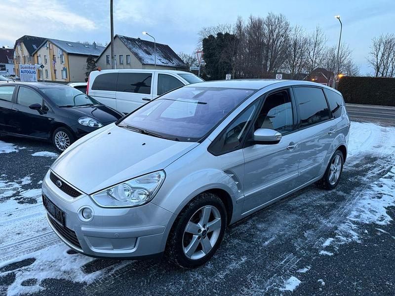 Gebraucht Ford S-MAX Titanium 140 PS (102 kW) 2009 Silber Van / Kleinbus